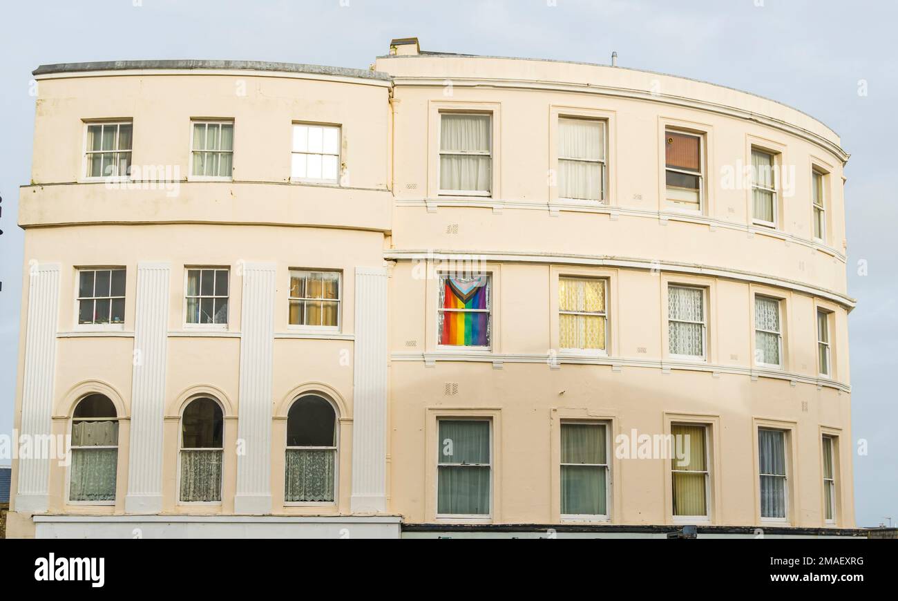 Finestre piatte con currine Cross Street Ryde Isle of Wight 2023 Foto Stock