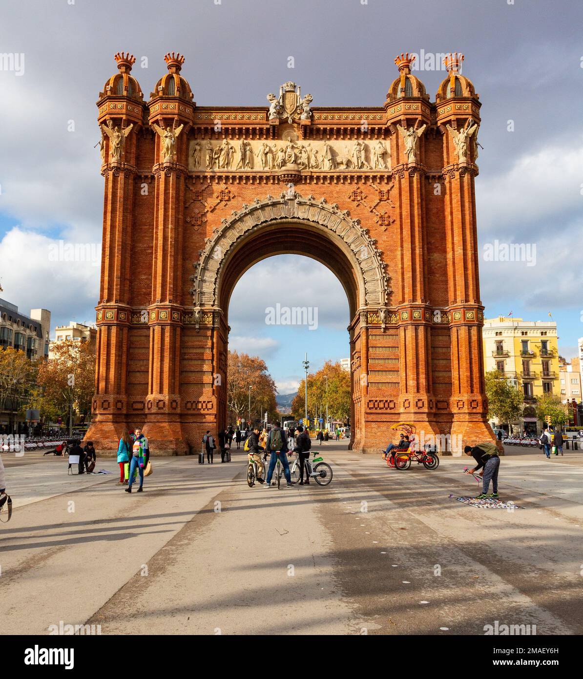 BARCELLONA, SPAGNA - 14 dicembre 2018: Arco trionfale di Barcellona in una bella giornata invernale, Catalogna, Spagna Foto Stock