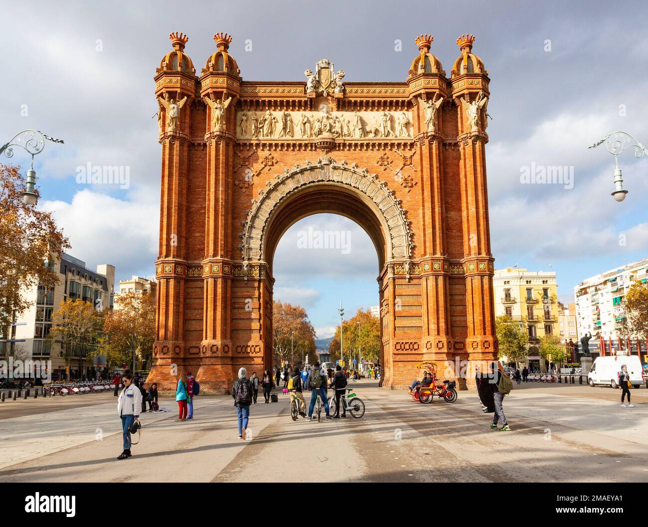 BARCELLONA, SPAGNA - 14 dicembre 2018: Arco trionfale di Barcellona in una bella giornata invernale, Catalogna, Spagna Foto Stock