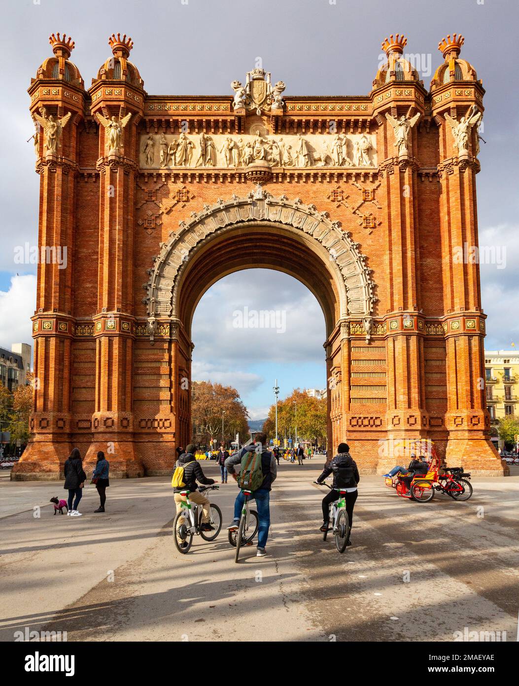 BARCELLONA, SPAGNA - 14 dicembre 2018: Arco trionfale di Barcellona in una bella giornata invernale, Catalogna, Spagna Foto Stock