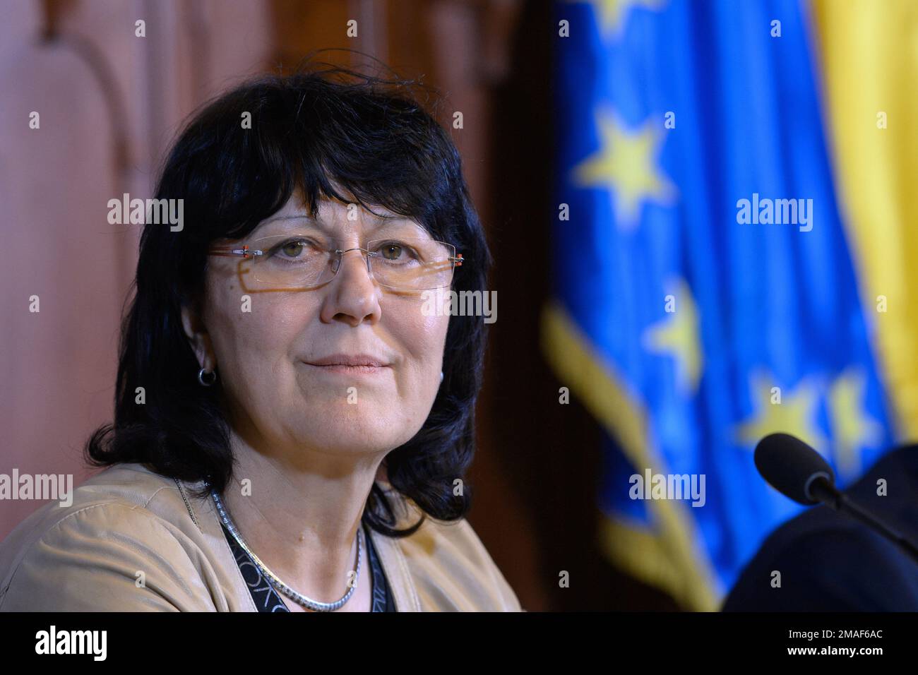 Magdeburgo, Germania. 19th Jan, 2023. EVA Feußner (CDU), ministro dell'Istruzione della Sassonia-Anhalt, ha tenuto una conferenza stampa nella Cancelleria di Stato. Dopo anni di discussioni, la Sassonia-Anhalt vuole seguire l'esempio di altri stati e pagare meglio gli insegnanti delle scuole elementari. Il graduale aumento della retribuzione inizierà già quest'anno. Il contesto è la carenza di insegnanti, che sta causando sempre più lezioni da cancellare. Credit: Klaus-Dietmar Gabbert/dpa/Alamy Live News Foto Stock