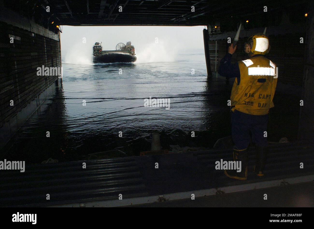 060421-N-9866B-006. Base: USS Peleliu (LHA 5) Foto Stock