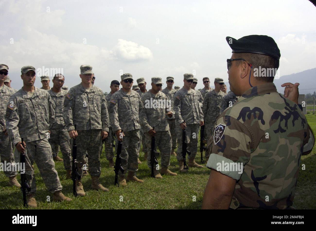 060502-A-1526R-009. Base: San Salvador Nazione: El Salvador (SLV) Foto Stock