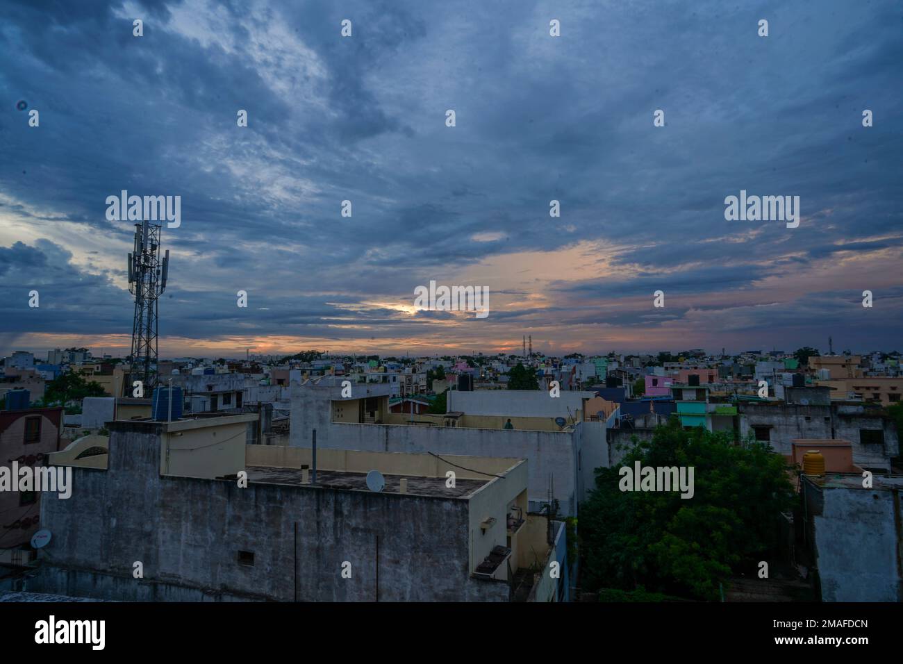 Vista dall'alto della città dalla terrazza, raipur, chhattisgarh, india, Una bella vista serale in bel clima o tempo, tempo dopo i tramonti alla vigilia, rela Foto Stock