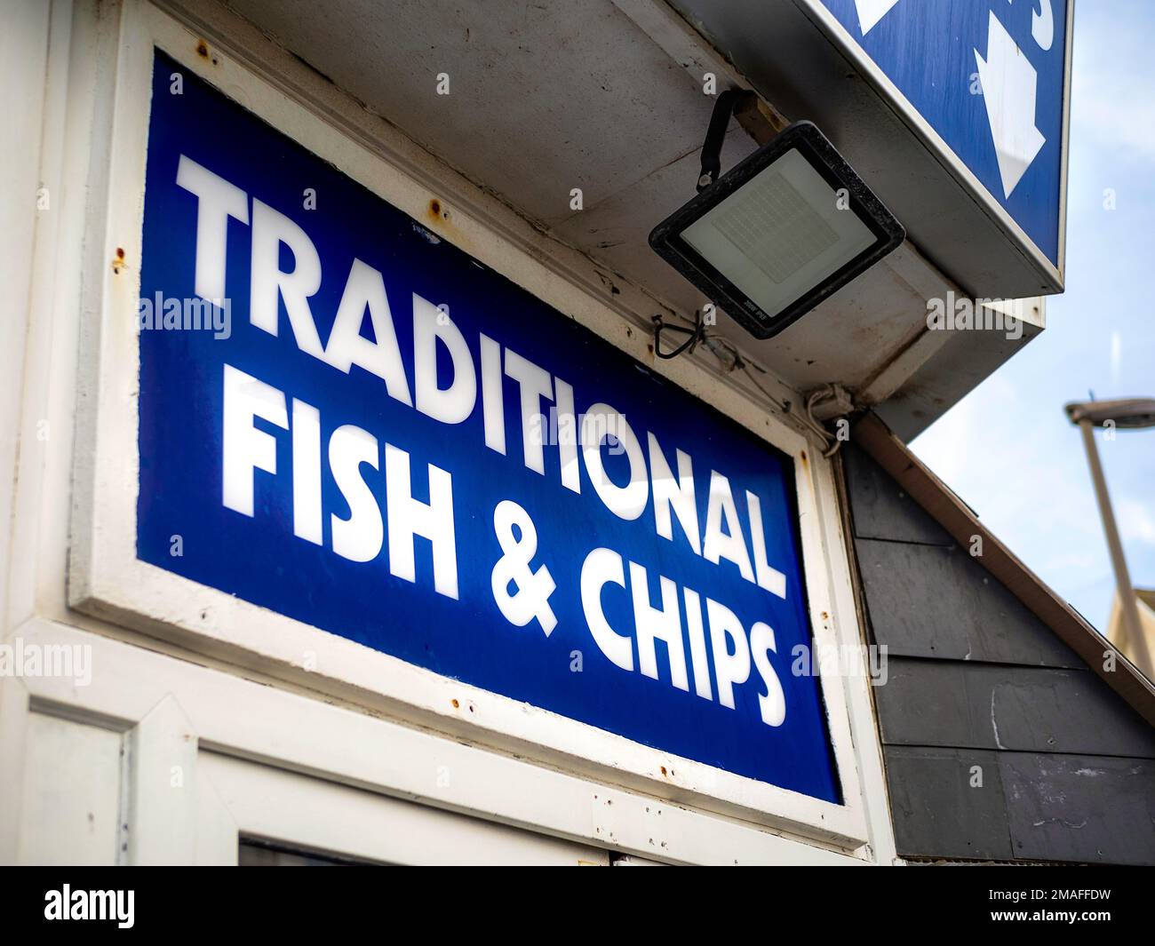 Fish and chip shop sigh over door Blackpool resort sul mare Lancashire UK Foto Stock