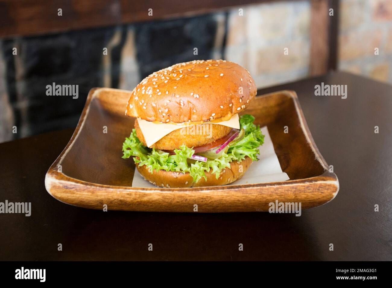Autentico hamburger di pollo croccante americano di prima qualità Foto Stock