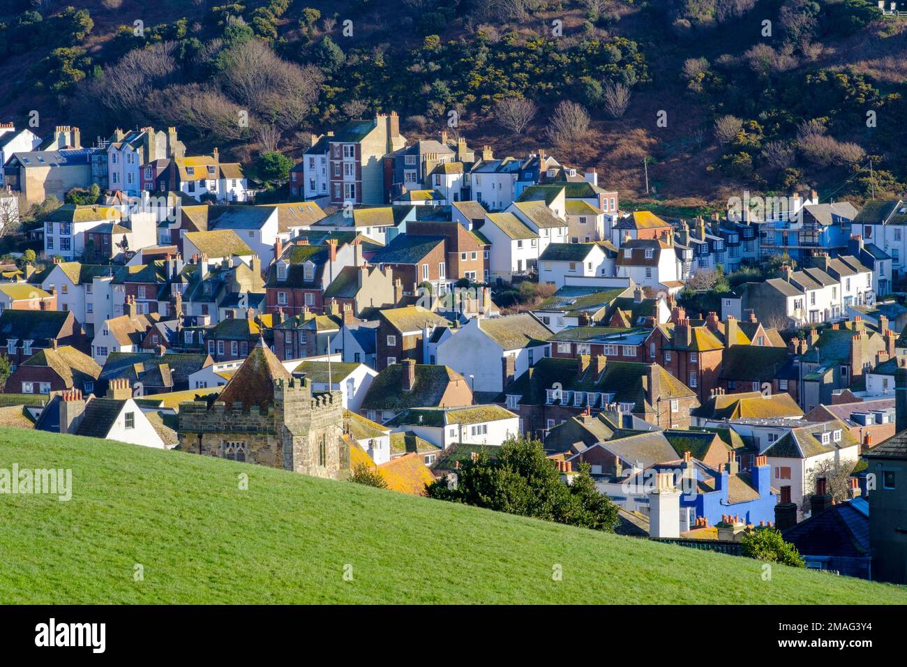 Hastings Città Vecchia, annidata nella valle Foto Stock