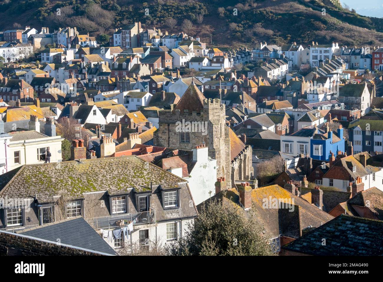 Hastings Città Vecchia, annidata nella valle Foto Stock