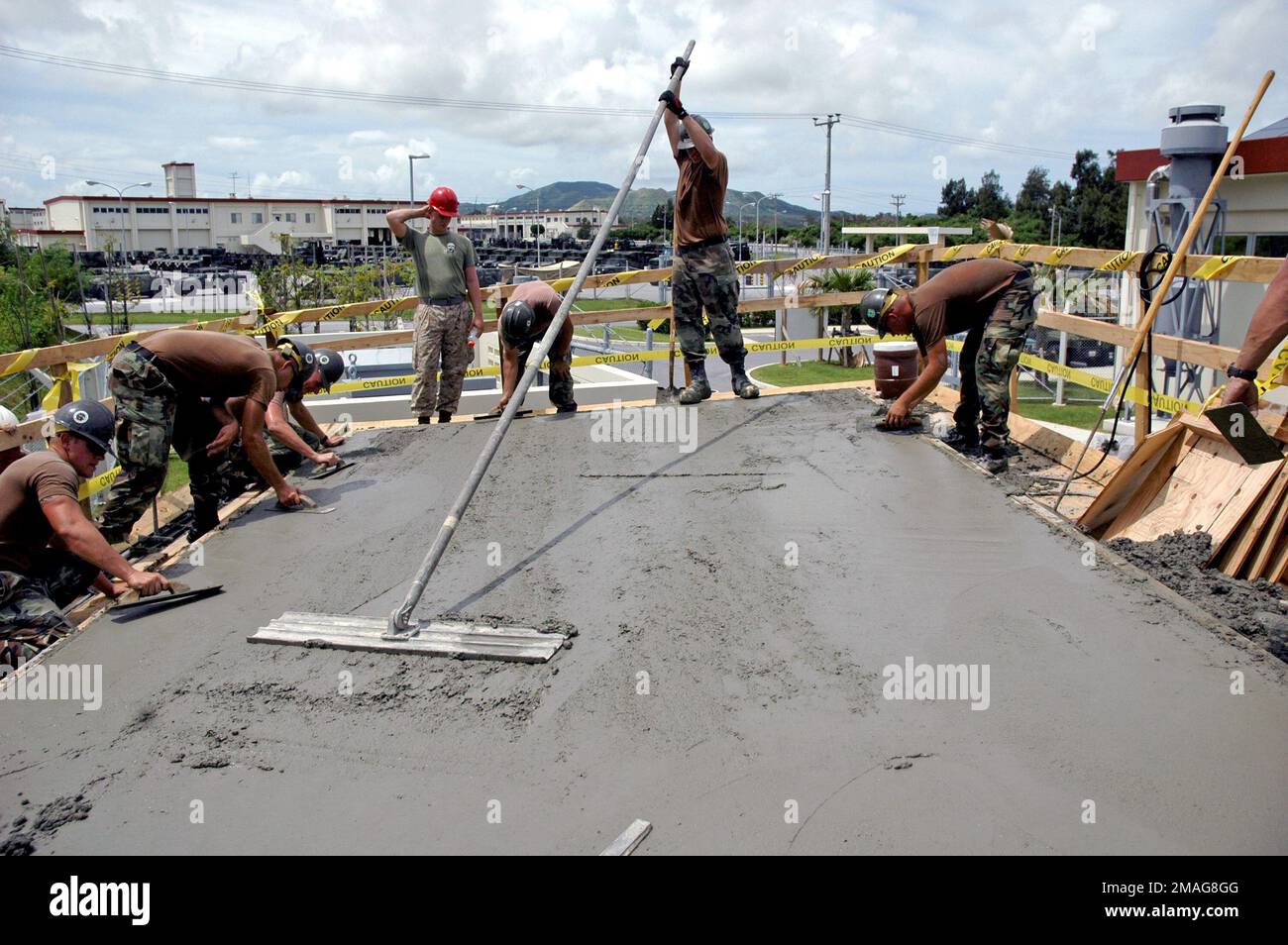 060913-N-0553R-005. Base: Camp Hansen Stato: Okinawa Nazione: Giappone (JPN) Foto Stock
