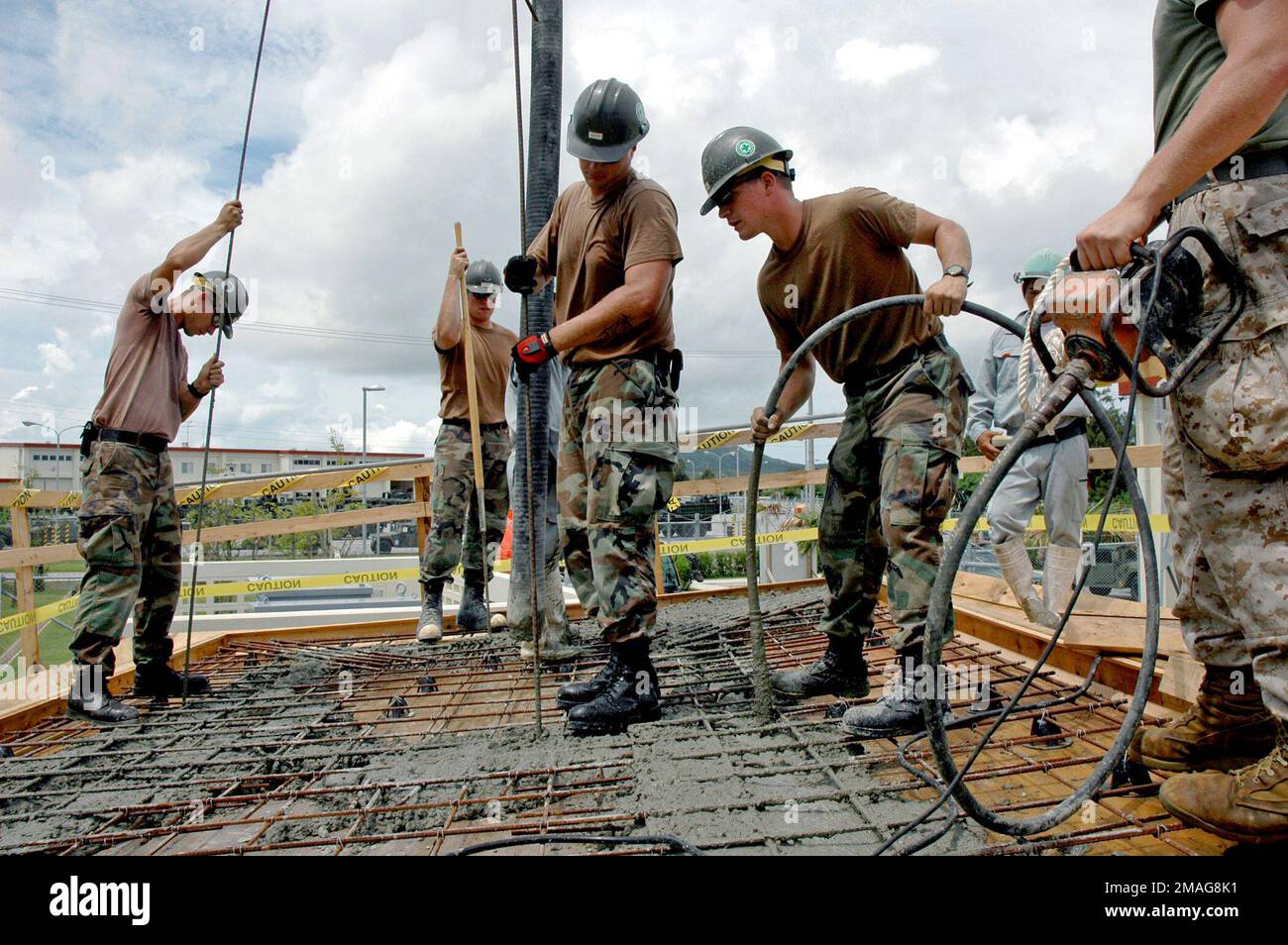 060913-N-0553R-004. Base: Camp Hansen Stato: Okinawa Nazione: Giappone (JPN) Foto Stock