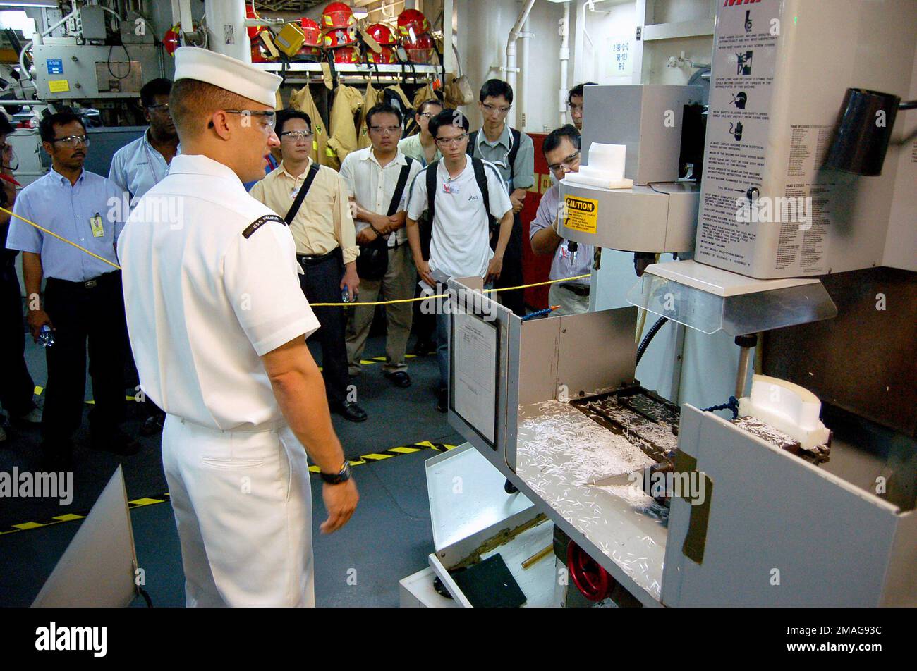 060919-N-3228J-007. Base: USS Frank Cable (AS 40) Nazione: Malaysia (MYS) Foto Stock