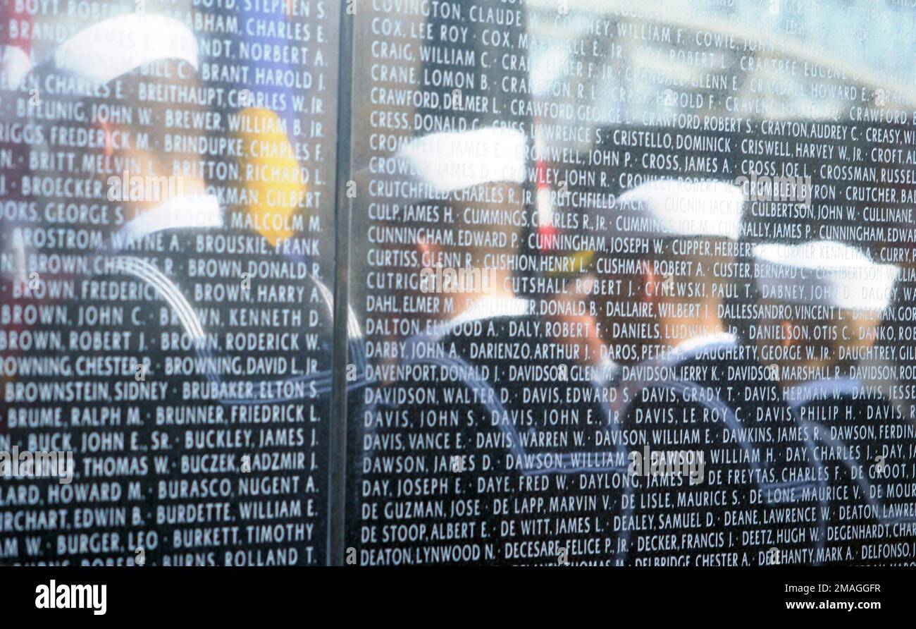 061111-N-0653J-001. Base: Groton Stato: Connecticut (CT) Nazione: Stati Uniti d'America (USA) scena comando maggiore mostrato: SCUOLA SOTTOMARINA NAVALE Foto Stock