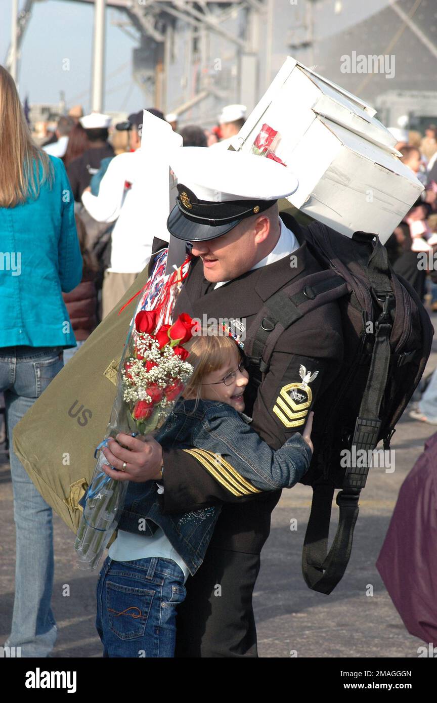 061109-N-4515N-146. Base: Norfolk Stato: Virginia (VA) Nazione: Stati Uniti d'America (USA) Foto Stock