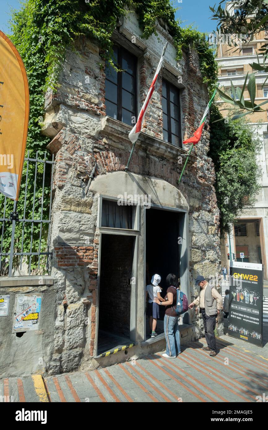 Turisti che visitano la Casa di Colombo , Genova, Italia Foto Stock