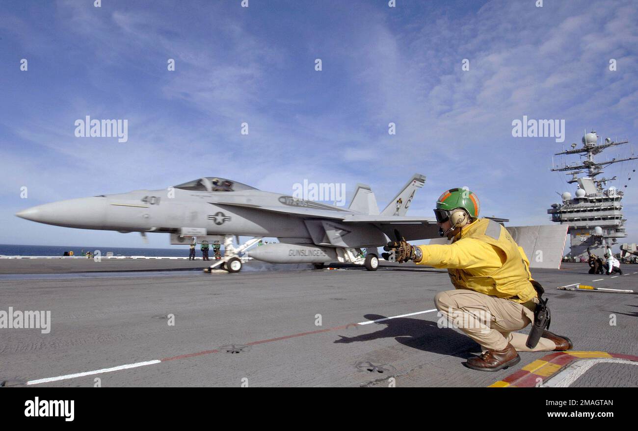 070115-N-5345W-058. Base: USS Harry S. Truman (CVN 75) Foto Stock