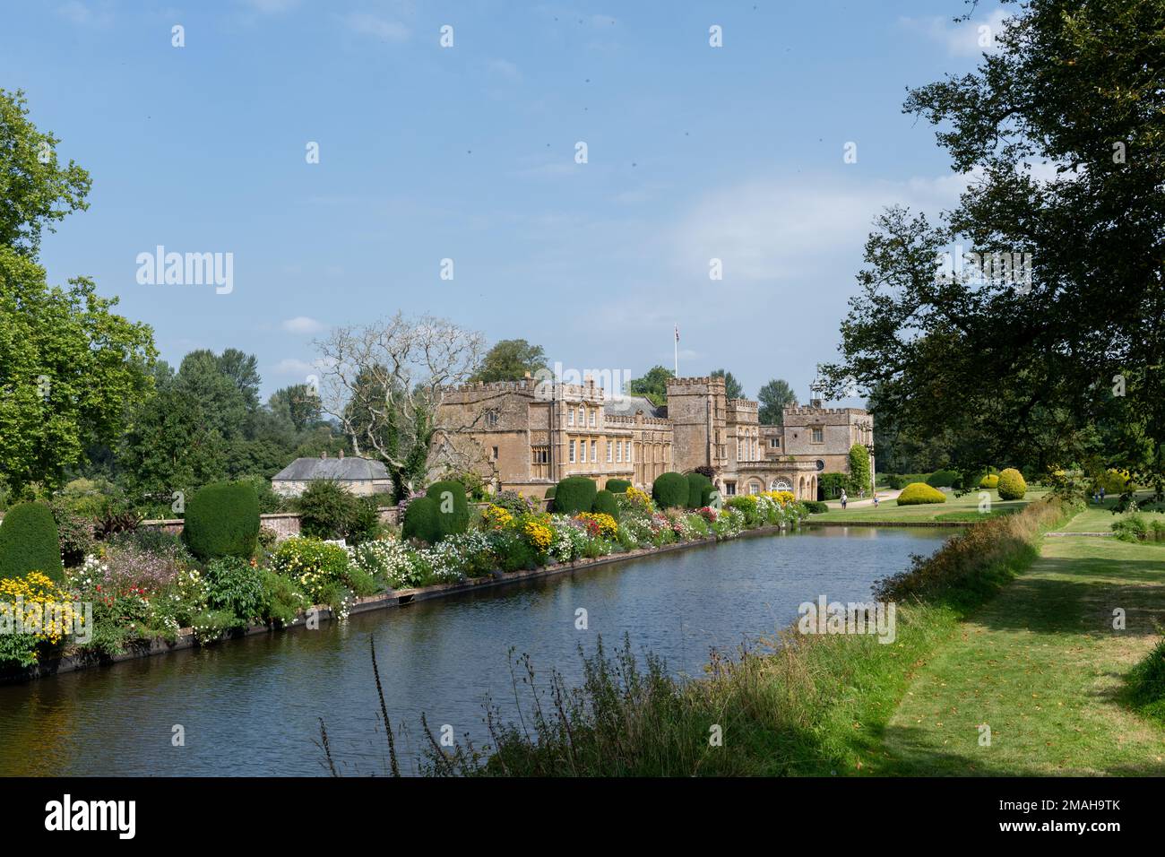Chard.Somerset.United Kingdom.September 4th 2021.View of the Long Pond at Forde Abbey in Somerset Foto Stock