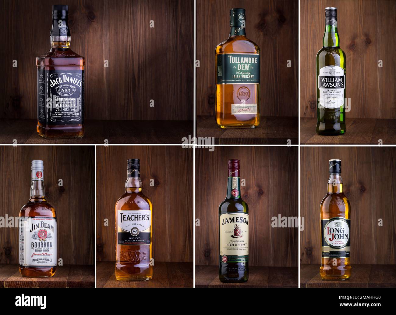 CHISINAU, MOLDOVA - Febbraio 05. 2016. Foto della bottiglia di rugiada di 'Jack Daniel's Tullamore, William Lawson, Jim Beam, insegnanti, Jameson, whiskey Long John Foto Stock