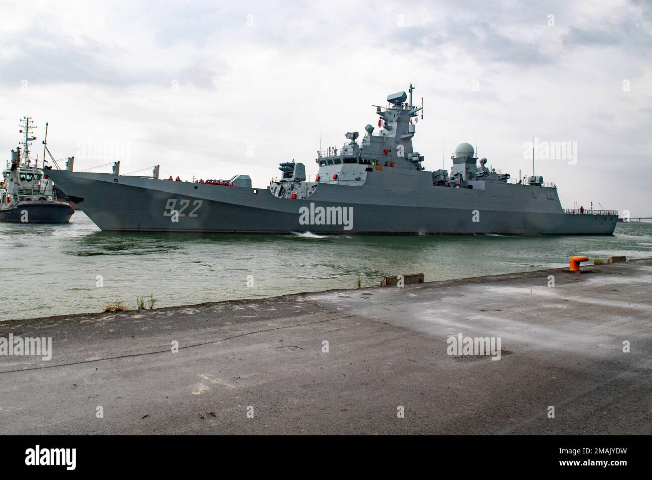 TUNISI, Tunisia (28 maggio 2022) la corvette Ezzadjer della Marina algerina (922) inizia la parte in mare dell'esercizio Phoenix Express 2022 a Tunisi, Tunisia, 28 maggio 2022. Phoenix Express 22, condotto dagli Stati Uniti Naval Forces Africa, è un esercizio marittimo volto a migliorare la cooperazione tra le nazioni partecipanti al fine di aumentare la sicurezza marittima e la sicurezza nel Mediterraneo. Foto Stock