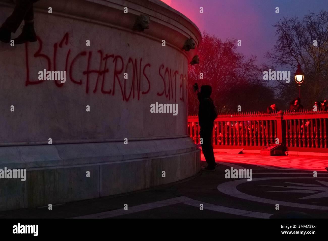 Parigi, Francia, 19/01/2023. A Parigi gli sciatori si sono dimostrati contrari alla riforma pensionistica del governo. Pierre Galan/Alamy Live News Foto Stock