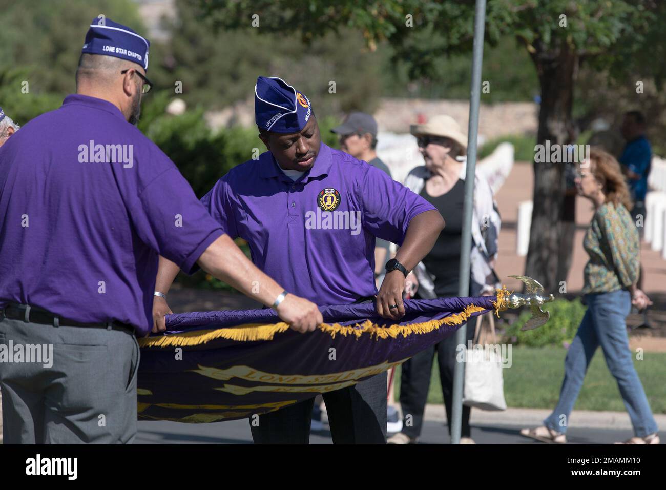 I gruppi di veterani della zona si sono Uniti ai soldati e alle famiglie di Fort Bliss alla cerimonia del Memorial Day del Fort Bliss National Cemetery, nel nord-est di El Paso, Texas, il 30 maggio 2022. Una struttura del Dipartimento degli Affari dei Veterani, a causa dei protocolli COVID rilassati rispetto agli anni precedenti, la cerimonia è stata la prima cerimonia del Memorial Day aperta al pubblico dal 2019. Foto Stock