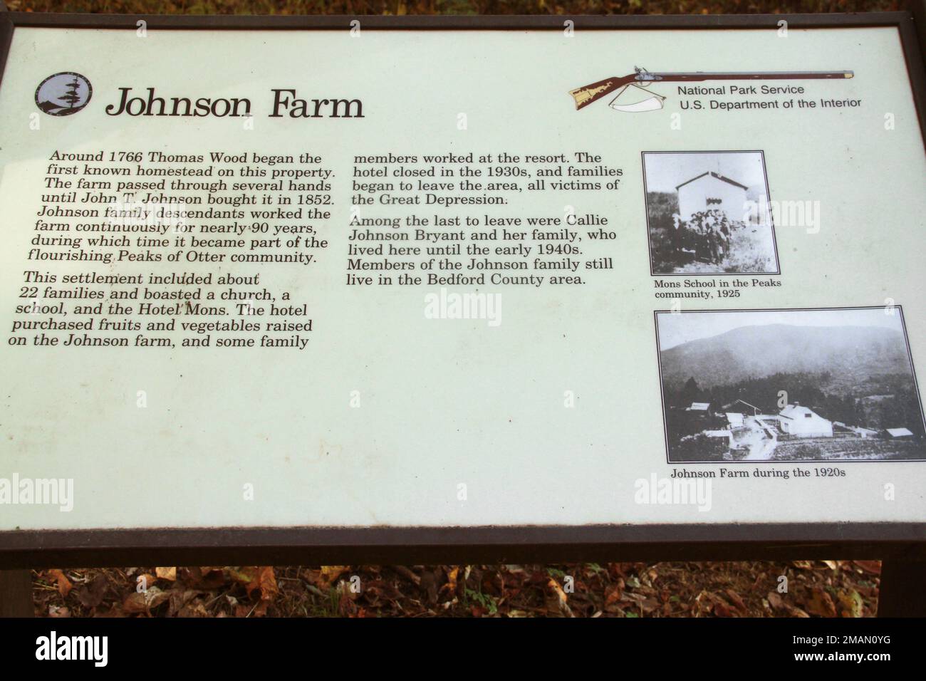 La storica Johnson Farm in Virginia's Blue Ridge Parkway, Stati Uniti. Marcatore storico. Foto Stock
