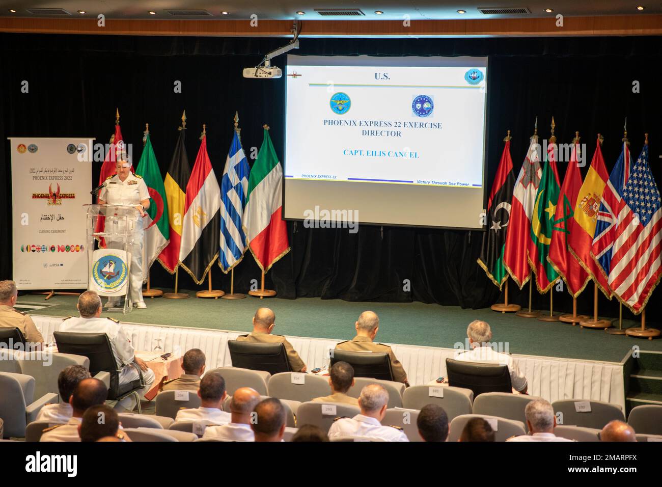El AOUINA, Tunisia - Capt. Eilis Annulla, direttore, esercizio Phoenix Express 2022 consegna le sue osservazioni alla cerimonia di chiusura dell'esercizio Phoenix Express 2022 a Tunisi, Tunisia, 03 giugno 2022. Phoenix Express 22, condotto dagli Stati Uniti Naval Forces Africa, è un esercizio marittimo volto a migliorare la cooperazione tra le nazioni partecipanti al fine di aumentare la sicurezza marittima e la sicurezza nel Mediterraneo. Foto Stock