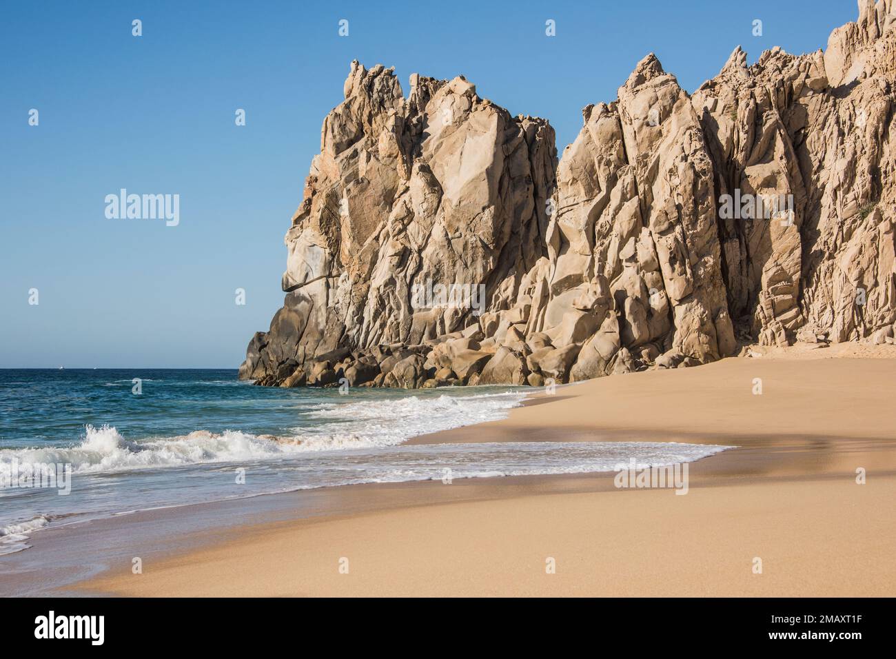 Lato Oceano Pacifico di Lover's Beach, una spiaggia con 2 oceani diversi, Pacifico e Mare di Cortez, Land's End, Cabo, Riviera messicana, Messico Foto Stock