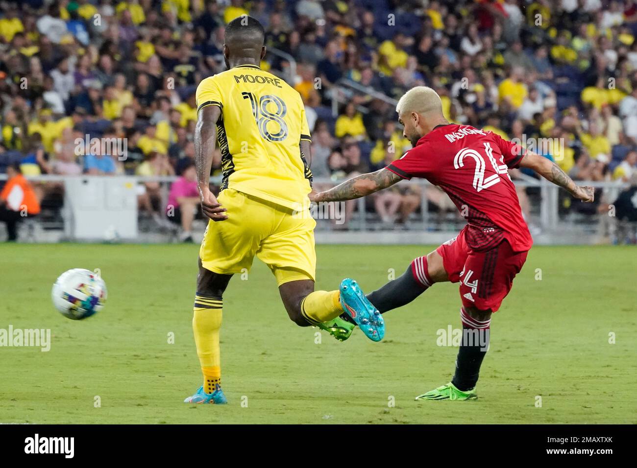 Toronto FC's Lorenzo Insigne (24) scores a goal ahead of Nashville SC's Shaq Moore (18) during the second half of an MLS soccer match Saturday, Aug. 6, 2022, in Nashville, Tenn. (AP Photo/Mark Humphrey) Foto Stock