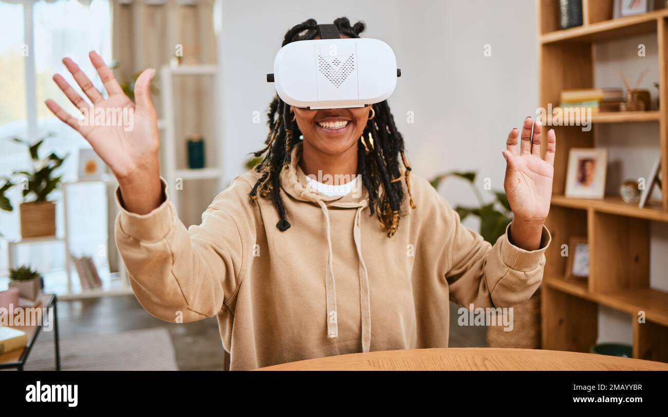 Realtà virtuale, metaverse vr e donna nera felice con dashboard dell'interfaccia utente informatica, realtà aumentata o ai del futuro. Trasformazione digitale, futuristica Foto Stock