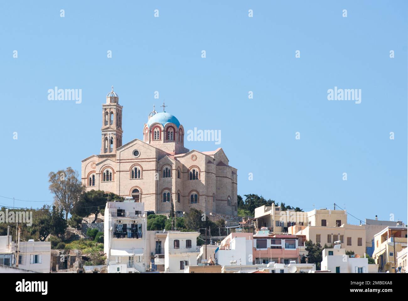 La Santa Chiesa della Resurrezione di Sotiros è una chiesa ortodossa situata a Ermoupolis, Syros. Foto Stock