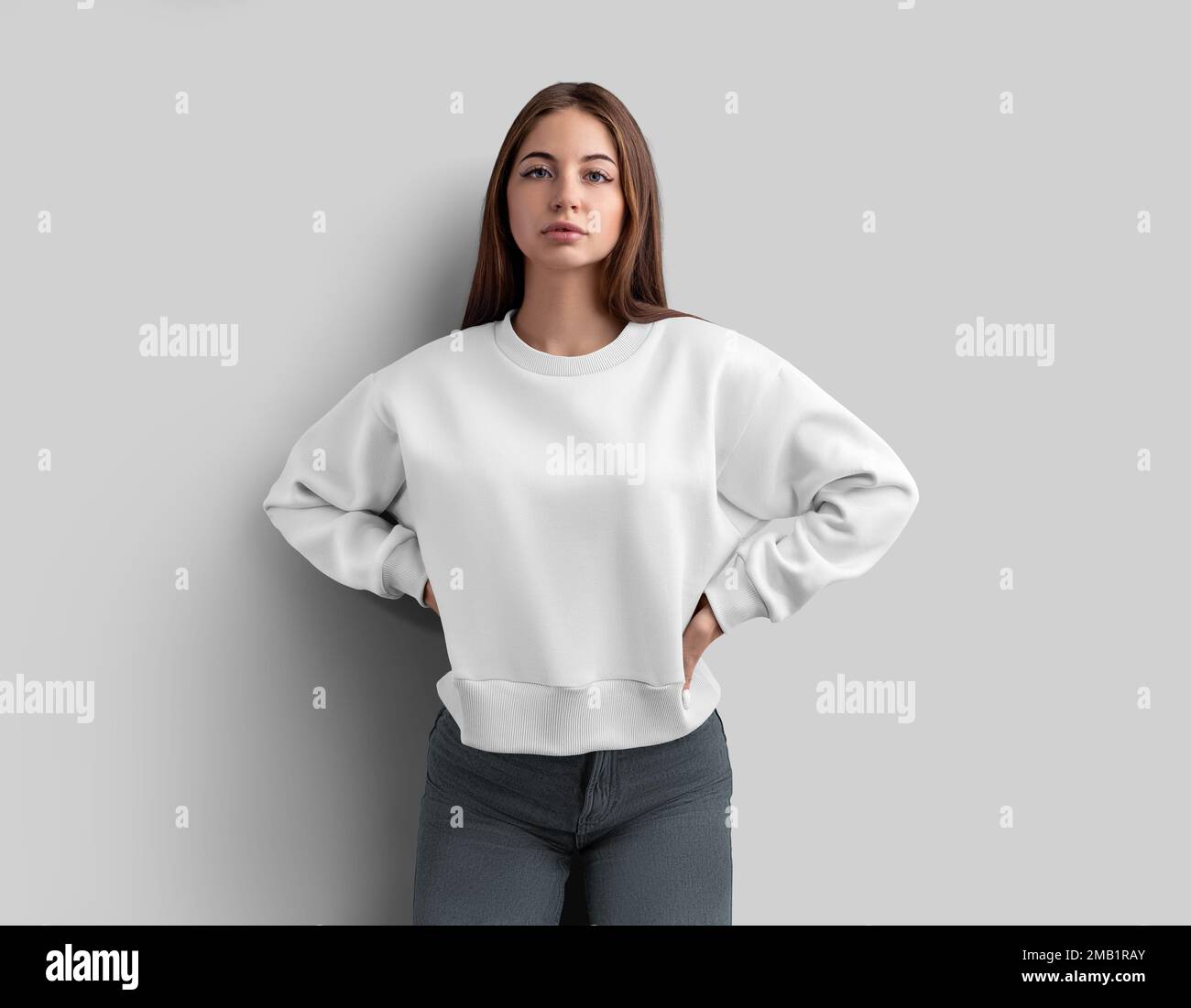 Felpa bianca vuota con taglio in jeans grigi, per design, marca, stampa,  vista frontale della camicia da donna. Modello di abbigliamento, manica  lunga per adve Foto stock - Alamy