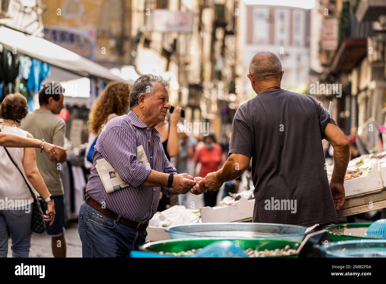 Italia, Campania, Napoli: Pignasecca, quartiere popolare di un mercato dal vivo quotidiano Foto Stock