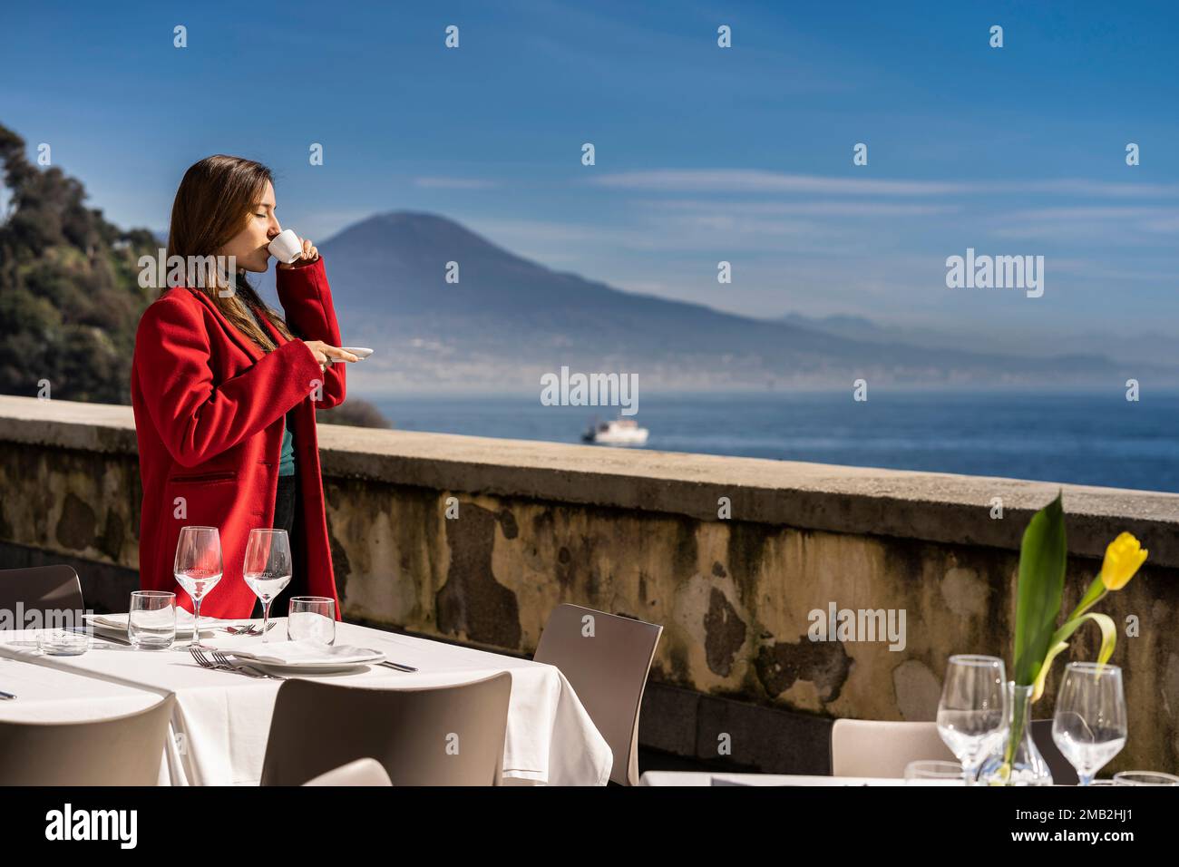 Italia, Campania, Napoli - Coffe a Napoli è una tradizione sacra che va ben oltre un sorso di deliziosa bevanda nera. Foto Stock