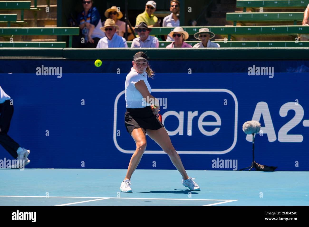 Donna Vekic di Croazia in azione durante il giorno 2 del Kooyong Classic Tennis Tournament ultima partita contro Kimberly Birrell di Australia al Kooyong Lawn Tennis Club. Vekic ha vinto in tre set 2:6, 6:2, 10:8. Foto Stock