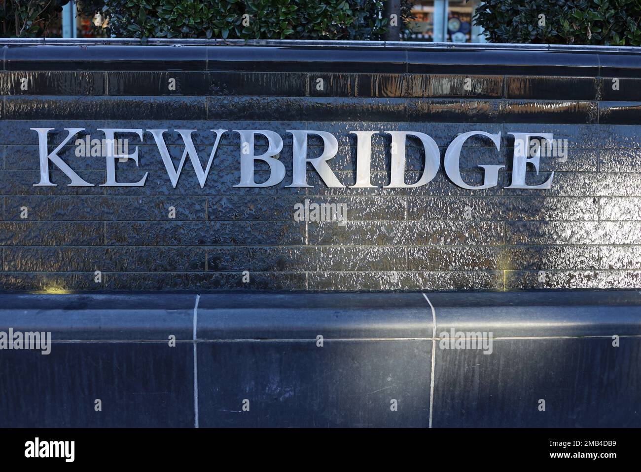 Londra, Regno Unito: 19 gennaio 2023: Cartello Kew Bridge. Credito: Sinai Noor/Alamy Foto Stock