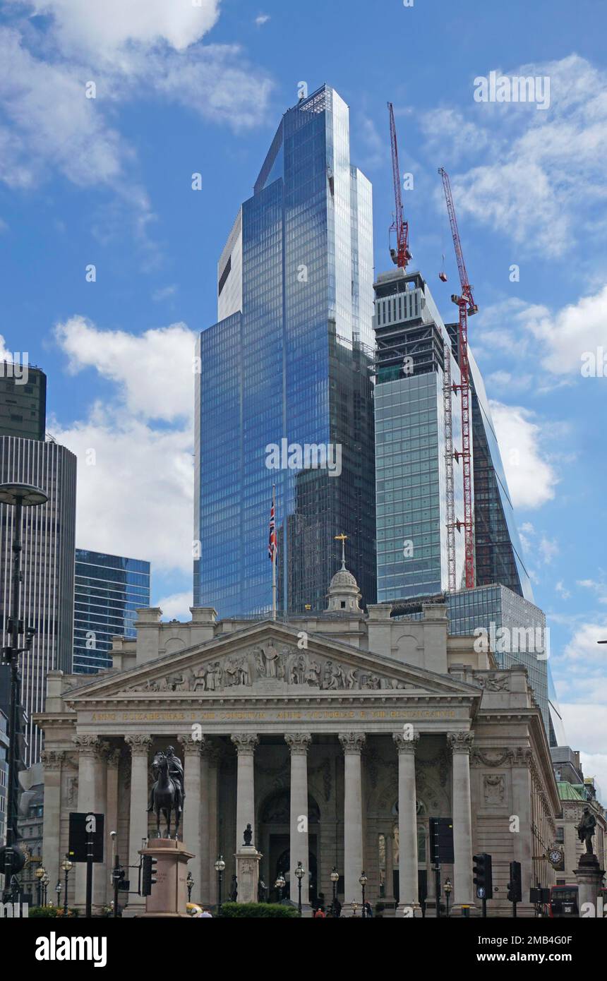 Edificio Royal Exchange, alto 8 Bishopsgate in costruzione, accanto ad esso 22 Bishopsgate o il ventitre2, City of London, England, Great Foto Stock