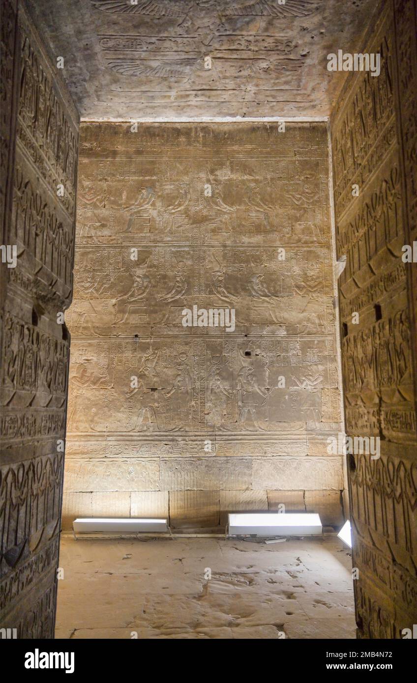 Santuario, Santuario, Tempio di Horus, Edfu, Egitto Foto Stock