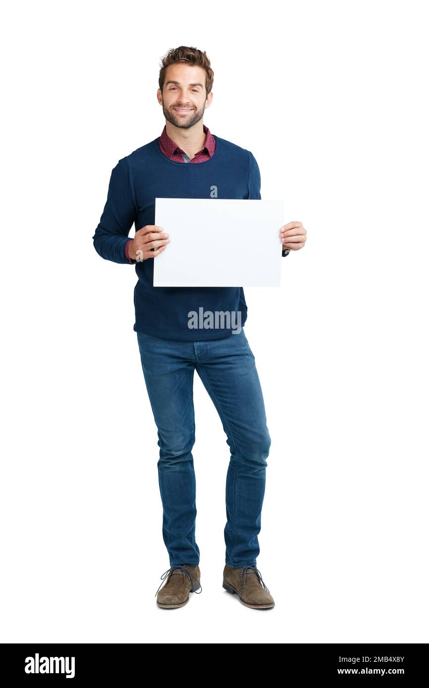 Bianco, annuncio e ritratto di uomo d'affari con un tabellone isolato su uno sfondo bianco. Marketing, lavoro e un dipendente con uno spazio mockup Foto Stock