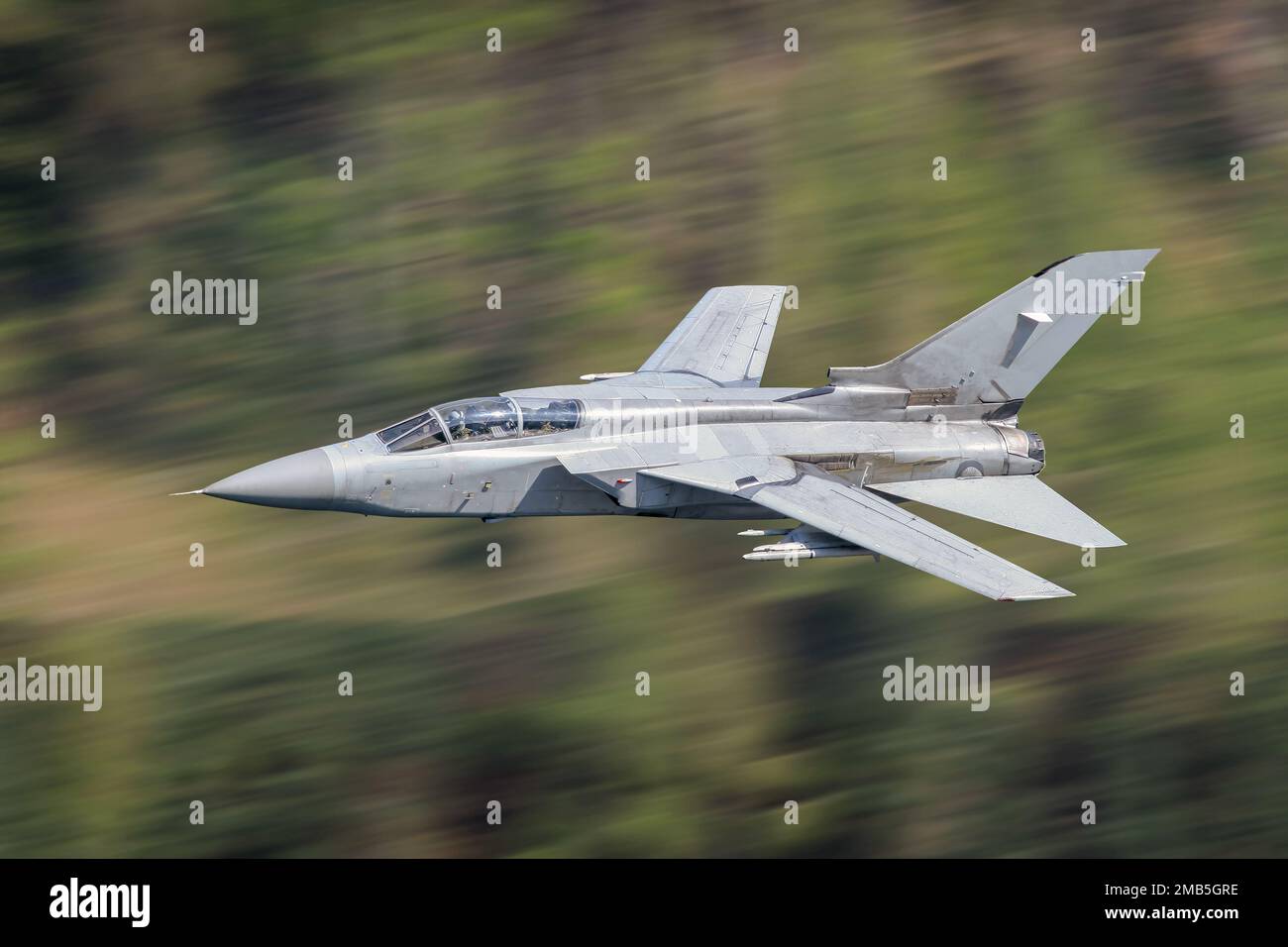 Fighter Jet volare basso livello nel regno unito. Lake District, Galles e Scozia, Regno Unito formazione pilota di basso livello Foto Stock