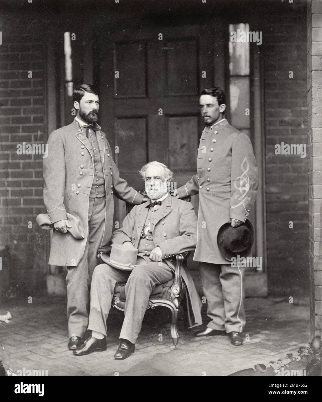 Generale confederato Robert e Lee con il figlio Cussis (a sinistra) e Walter Aide H. Taylor (a destra) il 16 aprile 1865 Foto Stock