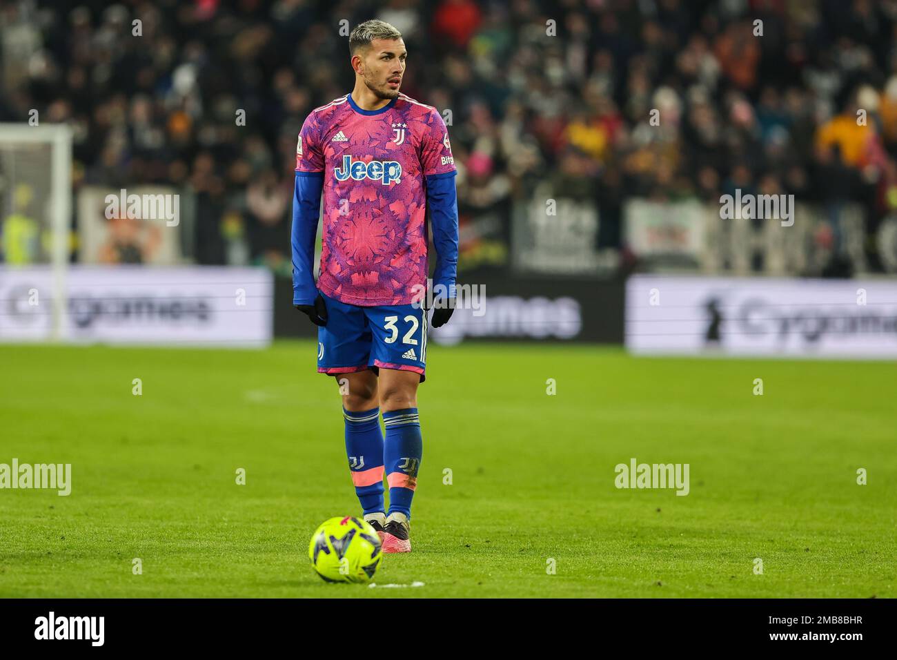 Torino, Italia. 19th Jan, 2023. Leandro Paredes della Juventus FC visto durante la Coppa Italia 2022/23 partita di calcio tra Juventus FC e AC Monza allo stadio Allianz. Punteggio finale; Juventus 2:1 Monza. (Foto di Fabrizio Carabelli/SOPA Images/Sipa USA) Credit: Sipa USA/Alamy Live News Foto Stock