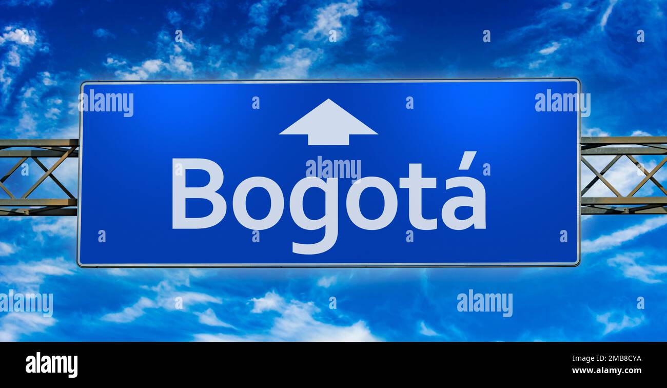 Cartello stradale che indica la direzione per la città di Bogota. Foto Stock