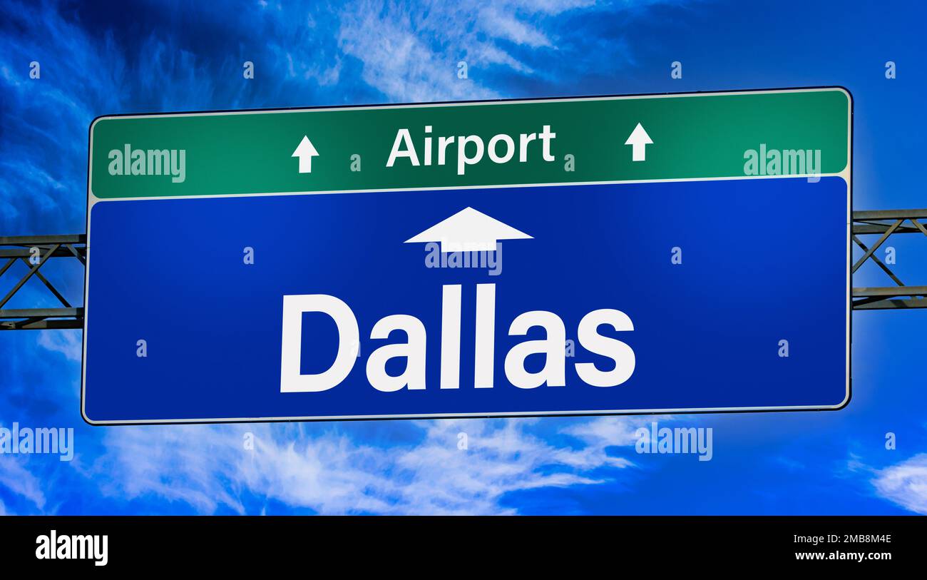 Cartello stradale che indica la direzione per la città di Dallas. Foto Stock