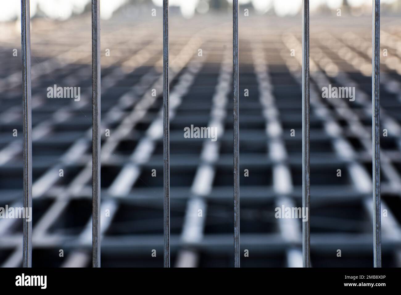 Griglia con fondo sfocato, Roma Foto Stock