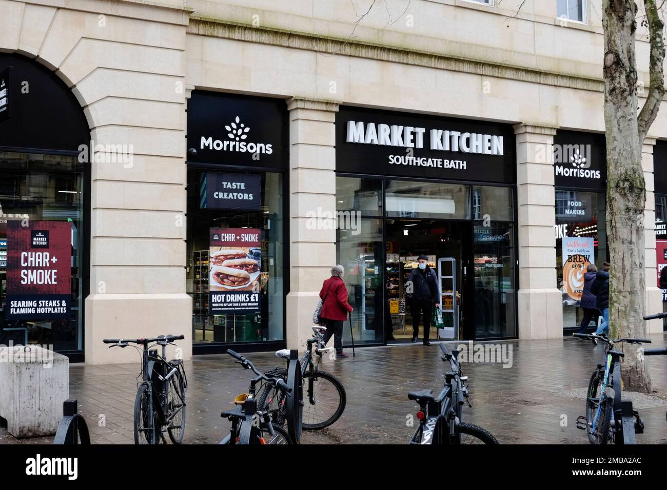 Giornata d'inverni nel centro di Bath, nel Somerset UK Morrisons Market Kitchen Foto Stock