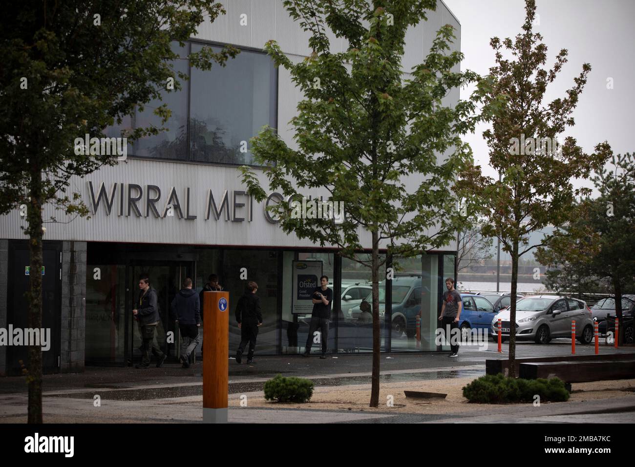 Wirral ha incontrato il College di Birkenhead, parte dello sviluppo delle acque di Wirral sulle rive del fiume Mersey. Wirral Waters farà parte del Liverpool City Region Freeport, annunciato recentemente dal governo conservatore. Foto Stock