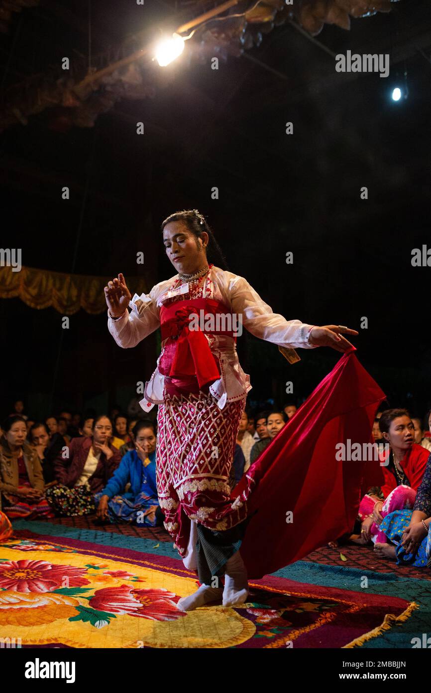 Festival di danza tradizionale nel Myanmar Centrale ( Ritratto ) Foto Stock