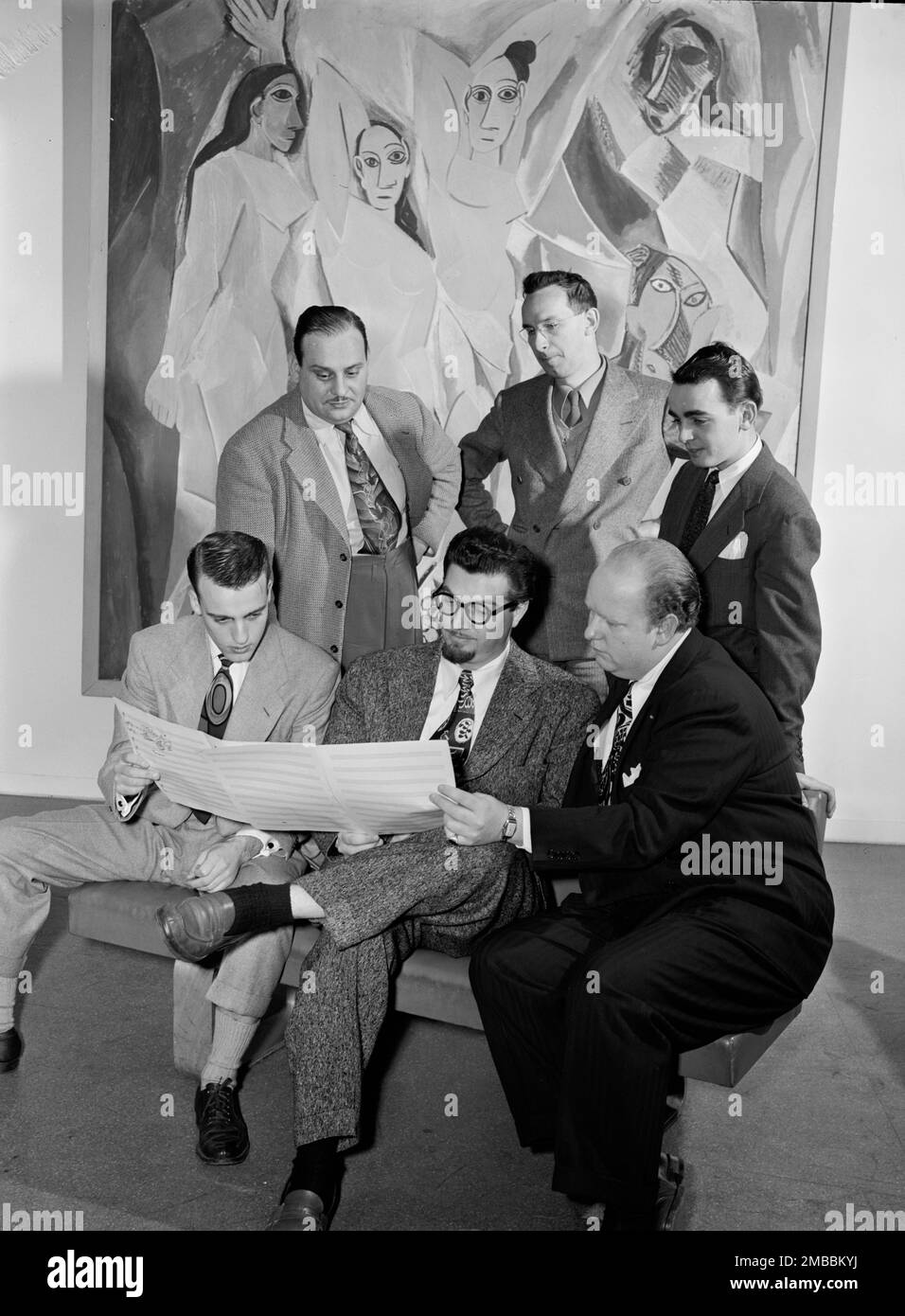 Ritratto di Ralph Burns, Edwin A. Finckel, George Handy, Neal Hefti, Johnny Richards, E Eddie Sauter, Museum of Modern Art, New York, N.Y., ca. Marzo 1947. Foto Stock
