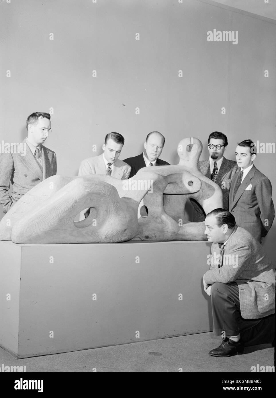 Ritratto di Eddie Sauter, Neal Hefti, Edwin A. Finckel, George Handy, Ralph Burns, E Johnny Richards, Museum of Modern Art, New York, N.Y., ca. Marzo 1947. Foto Stock