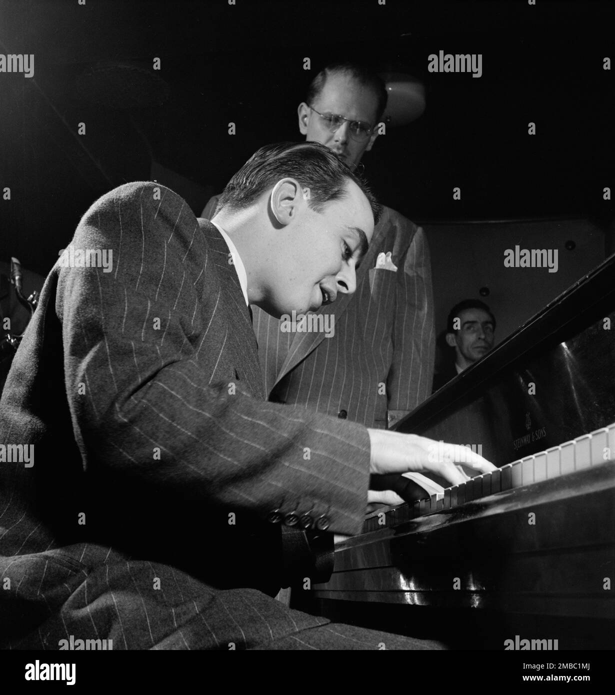 Ritratto di Ralph Burns, Bill Harris, e Dave Tough, Three Deuces, New York, N.Y., ca. Aprile 1947. Foto Stock